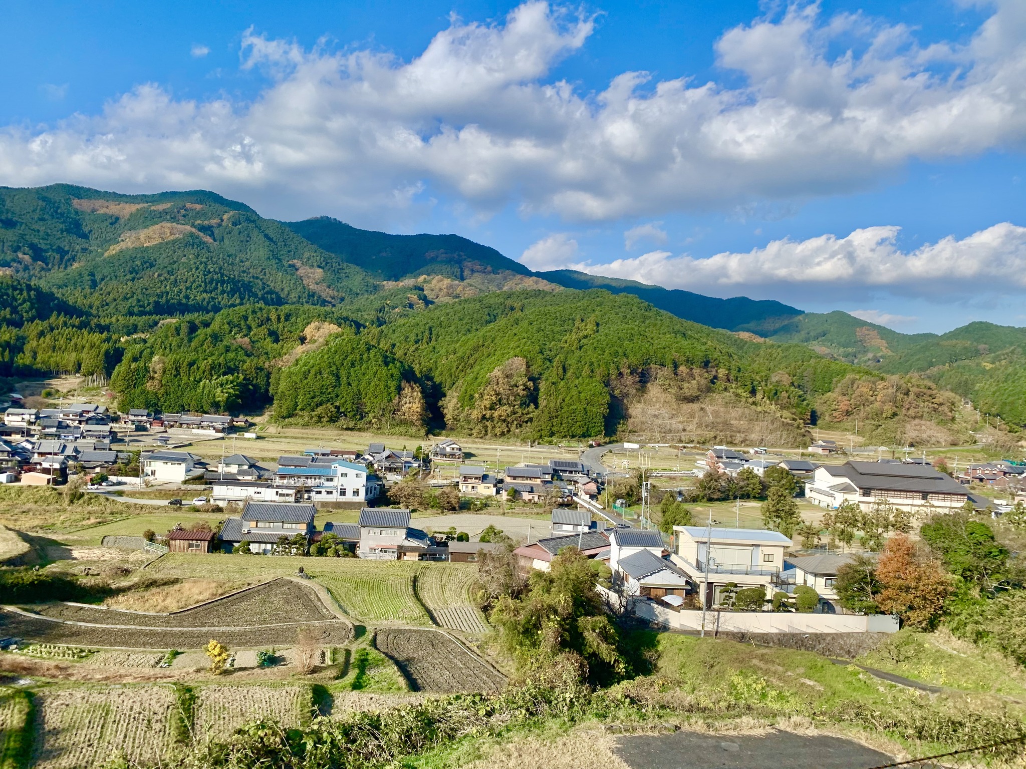 來去日本鄉下住一晚 - 【關於地靈人傑～】 之前到一鄉下考察， 途中閒聊為何一千多年前會定都在奈良鄉下？... | Facebook