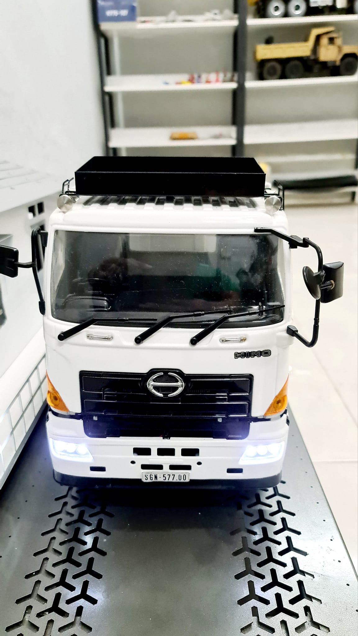 HINO 700 Series 8x4 Dump Truck 1:43 by Kyosho