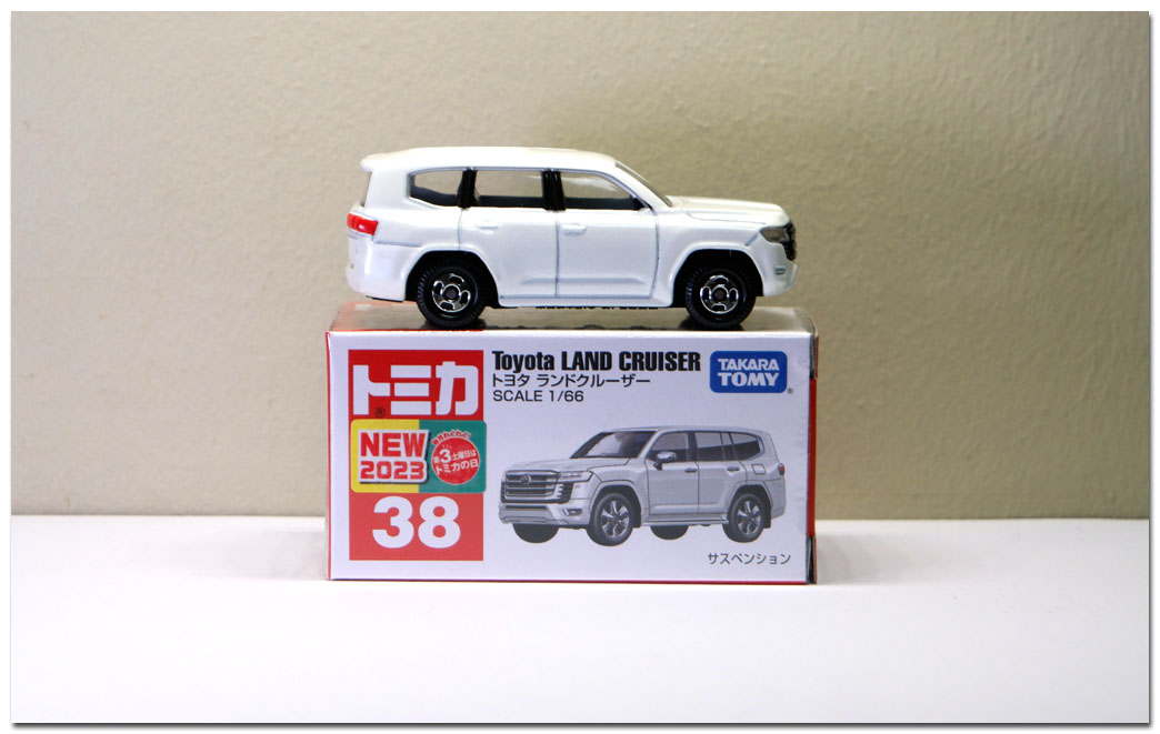 38-Toyota Land Cruiser (White)