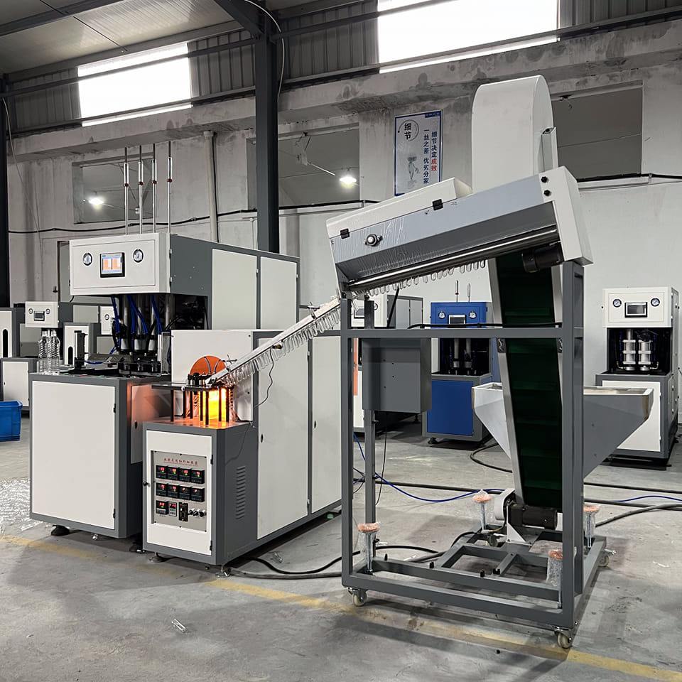 Testing BG-2000D small fully automatic blow molding machine. Can make ...