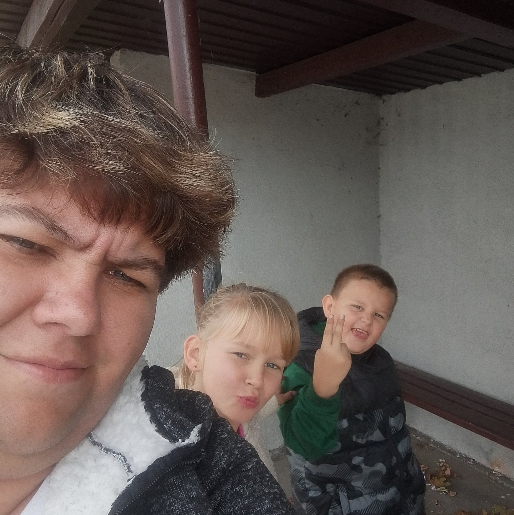 Po co mi fura bez dachu, 𝐬𝐤𝐨𝐫𝐨 𝐦𝐚𝐦 𝐈𝐧𝐞𝐬𝐬 𝐢 𝐭𝐫𝐚𝐤𝐭𝐨𝐫? 🚜🫣🤣 Niektórzy marzą ...
