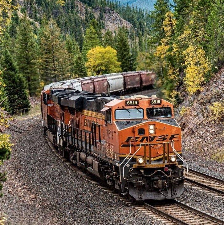 Movement through tracks mood #railwayview #focus #traintracks #vlog # ...