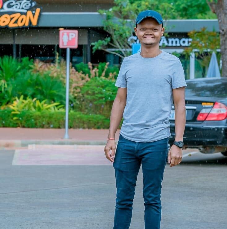 នាយ ចយ Neay Joy Fan