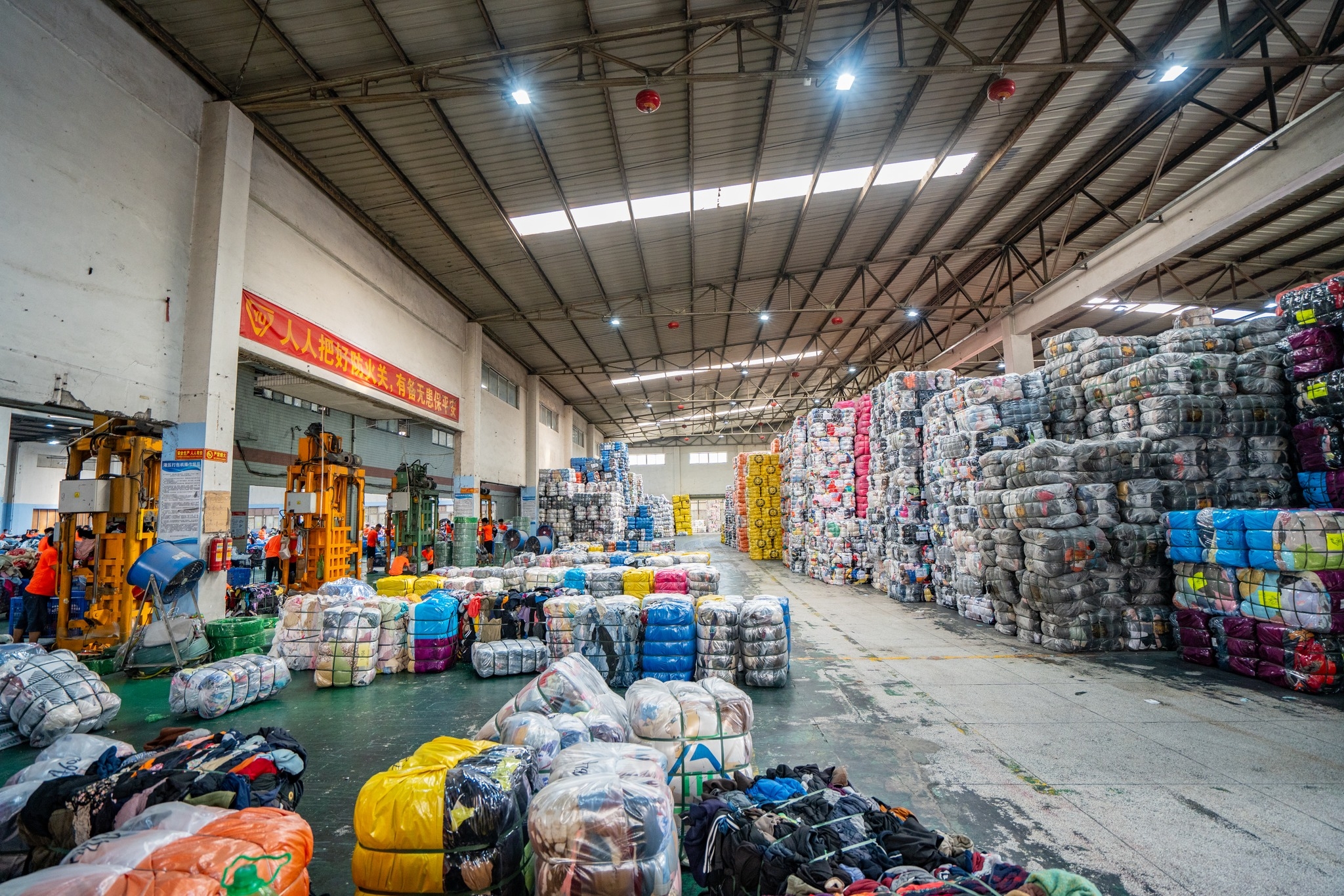 used clothes/bags/shoes!Fine factory！ clothes,shoes,bags,blanket If you ...