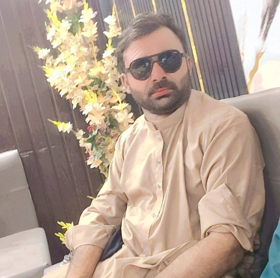 دنیا میں روشنی بانٹتے رہو، اندھیرے تو ویسے ہی بہت ہیں-مسکرا کر جینا ...