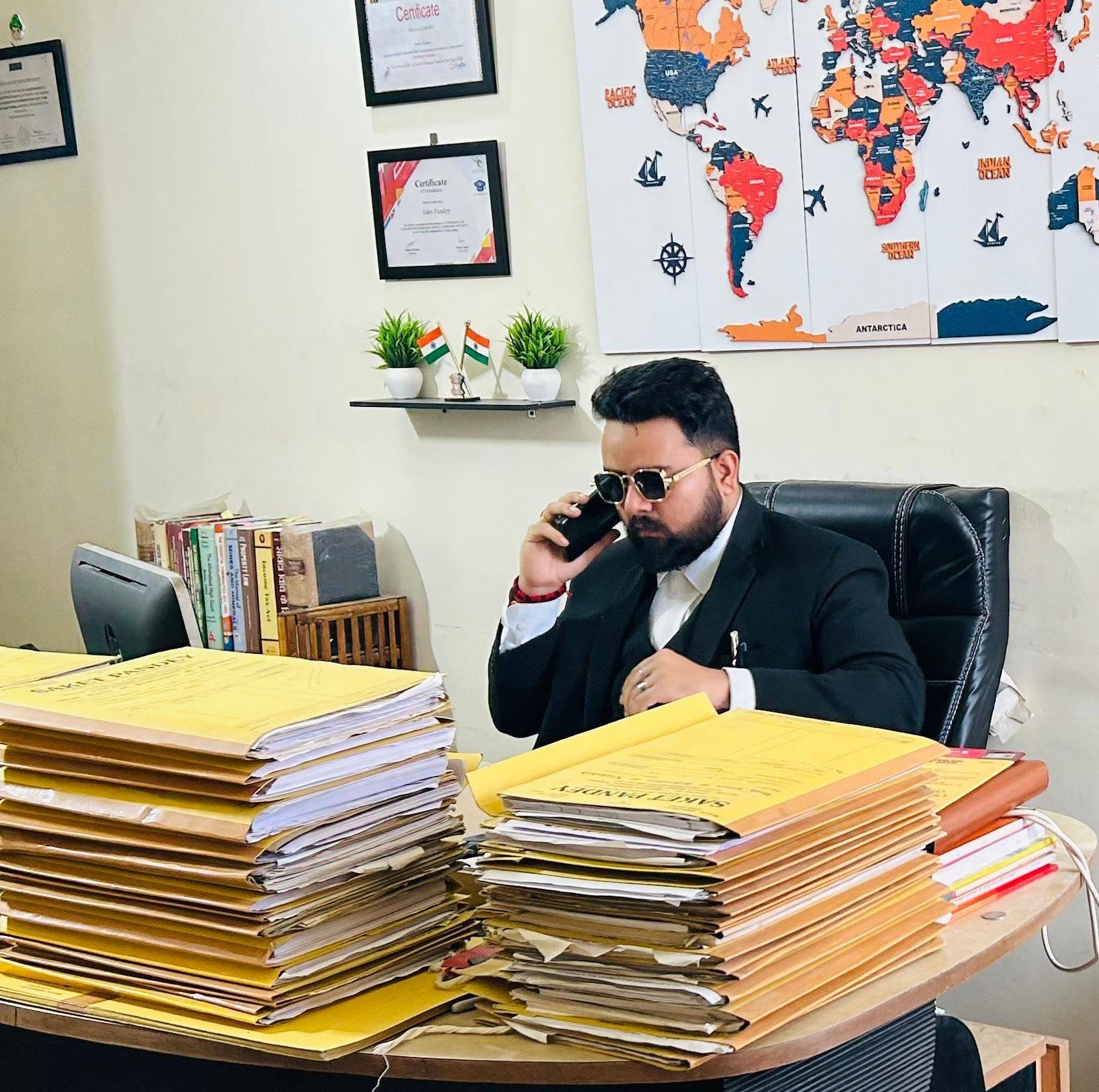 Adv Saket Pandey