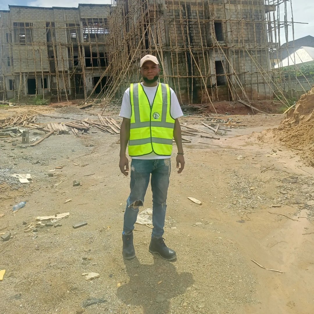 Man raises alarm after discovering that bricklayers at his building ...