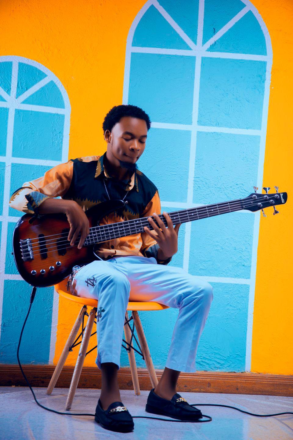 🎸🔥 FIRST AT FULL SPEED, THEN SLOW MOTION! Watch how the same bass line ...