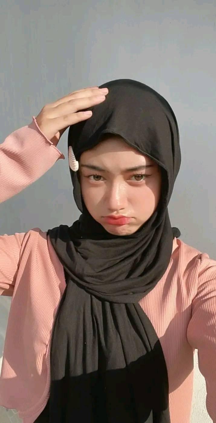 Rasya R