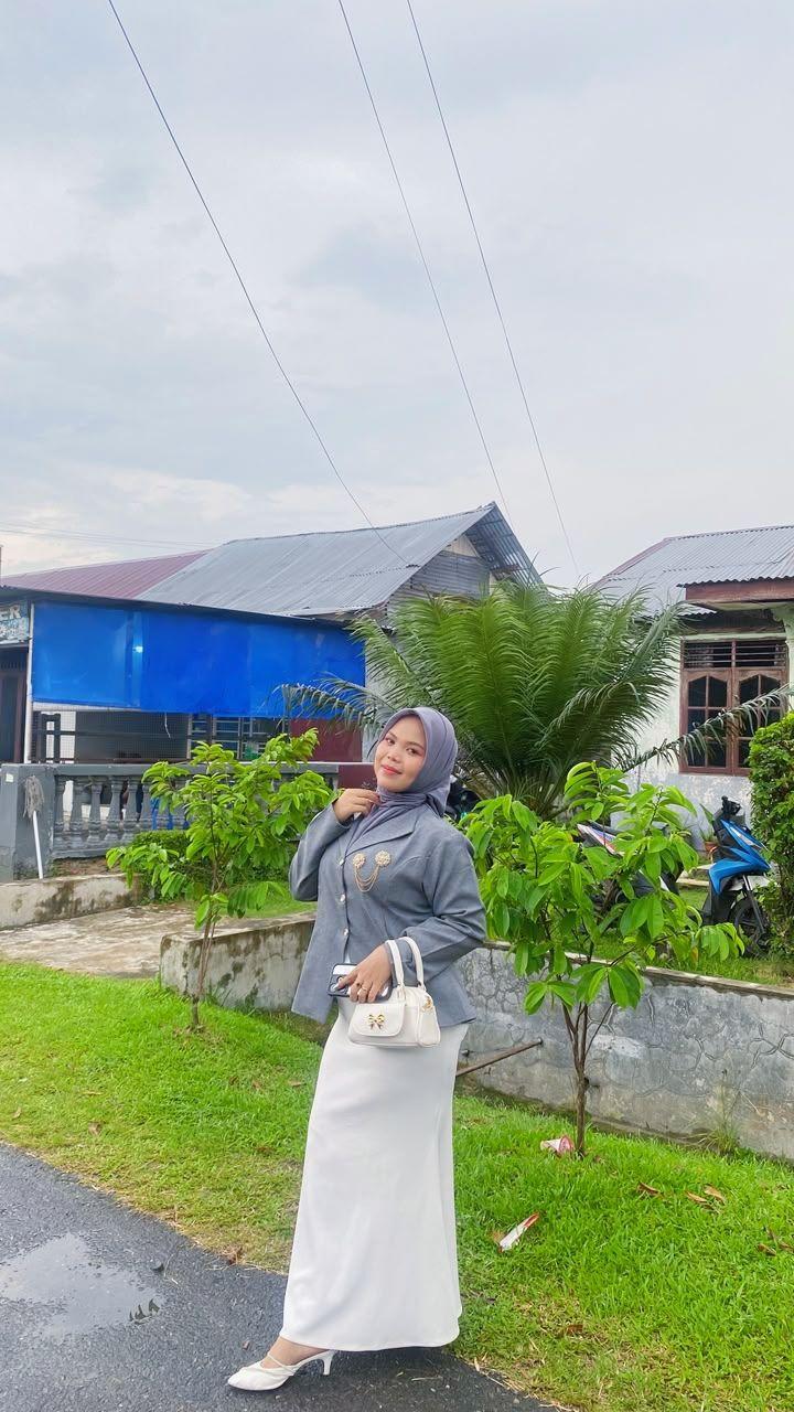 another day, another dosis. lab coat off, drama off. | Putry Nasution
