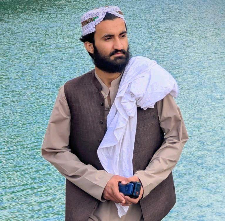 ‏زور د اتفــــاق ملنگہ ومنــــــــــــــــه!🙂 سپي د کلـــي جمع شي ...