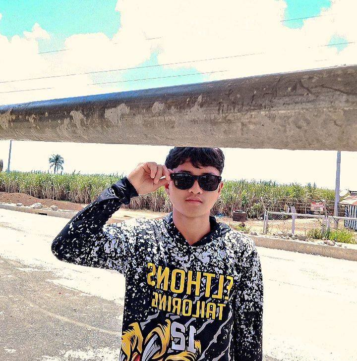 sino wala pa? #everyonefollowers | Boss Randy