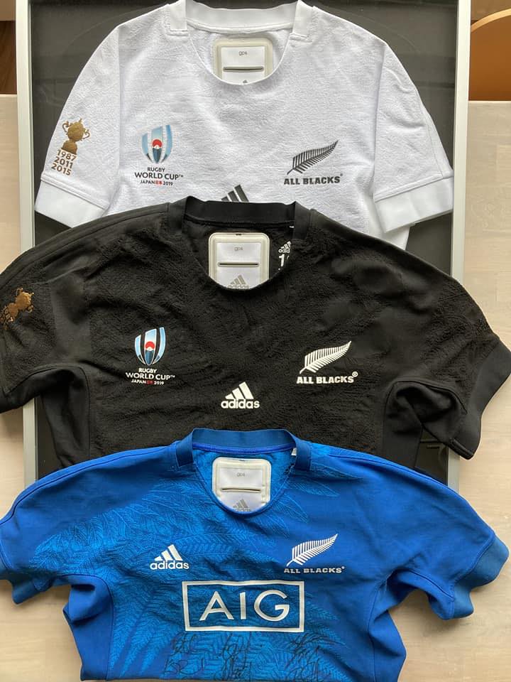 ALL BLACKS alternate player issued jersey, fully signed 2019 rugby