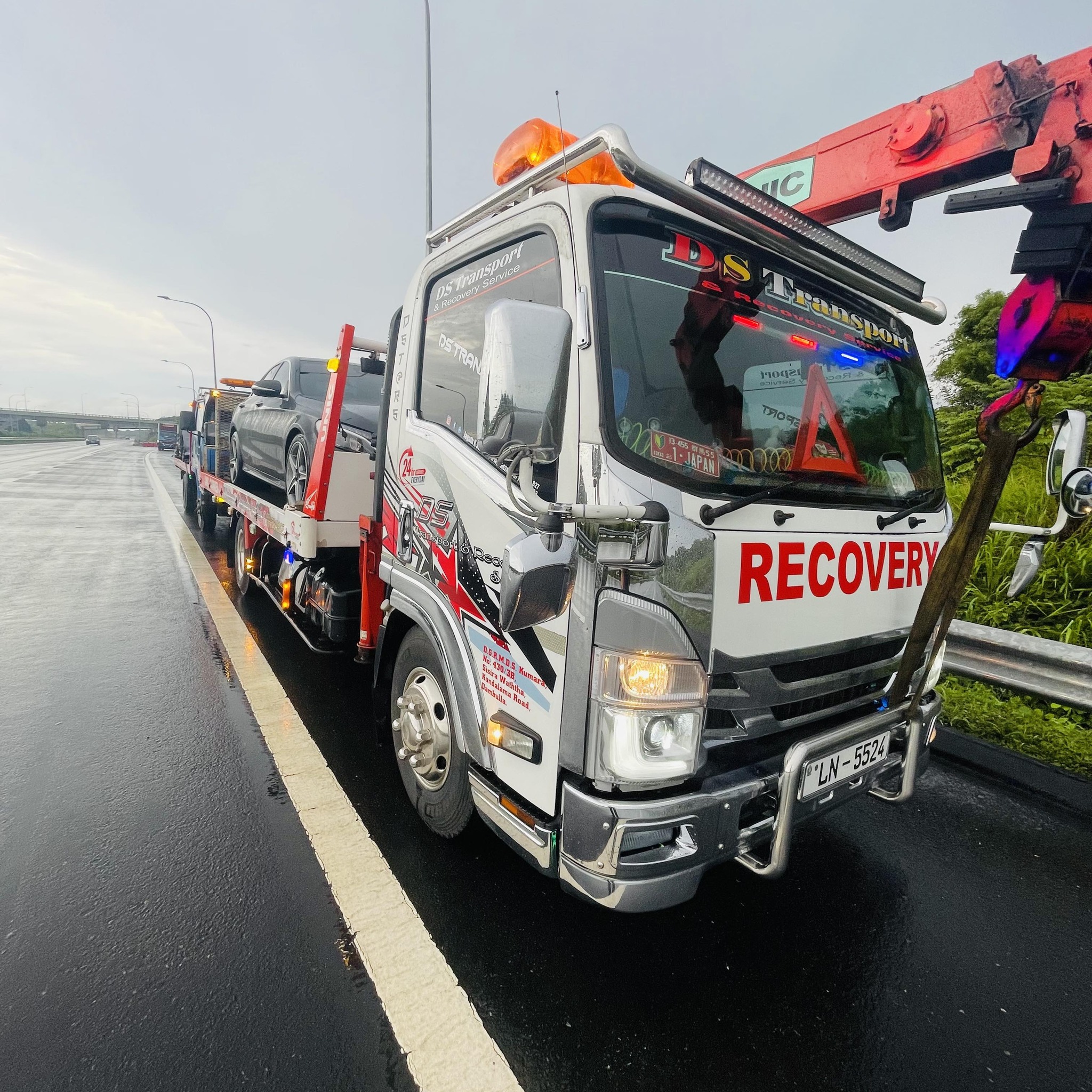DS Transport Recovery & Boom Truck Service | Dambulla