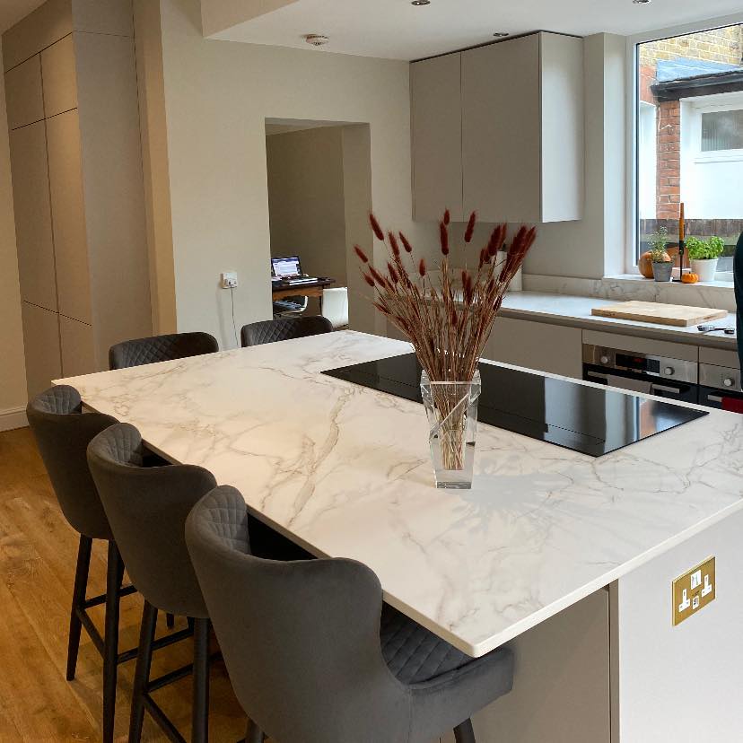 Kitchen Design Ideas UK | For quartz do people also put it on the decor ...