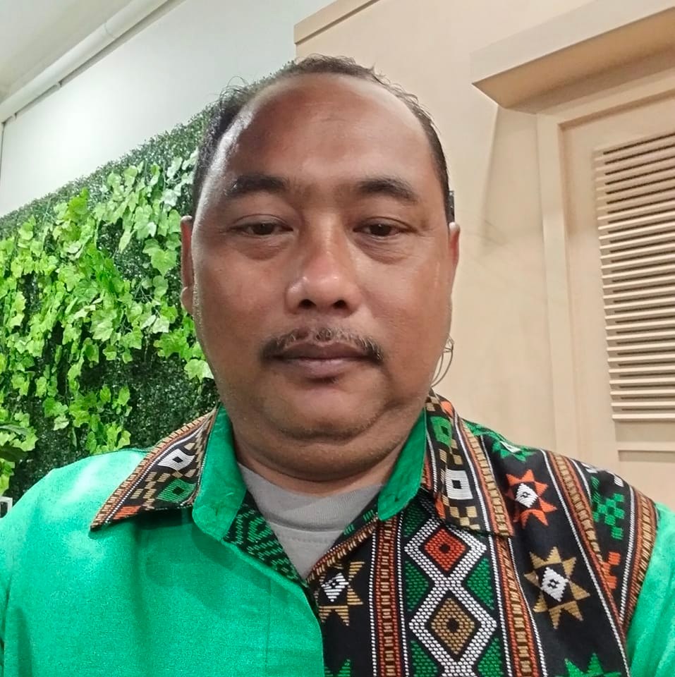 Pemberian ulos dari huria kepada jemaat yang berusia 70 thn keatas ...