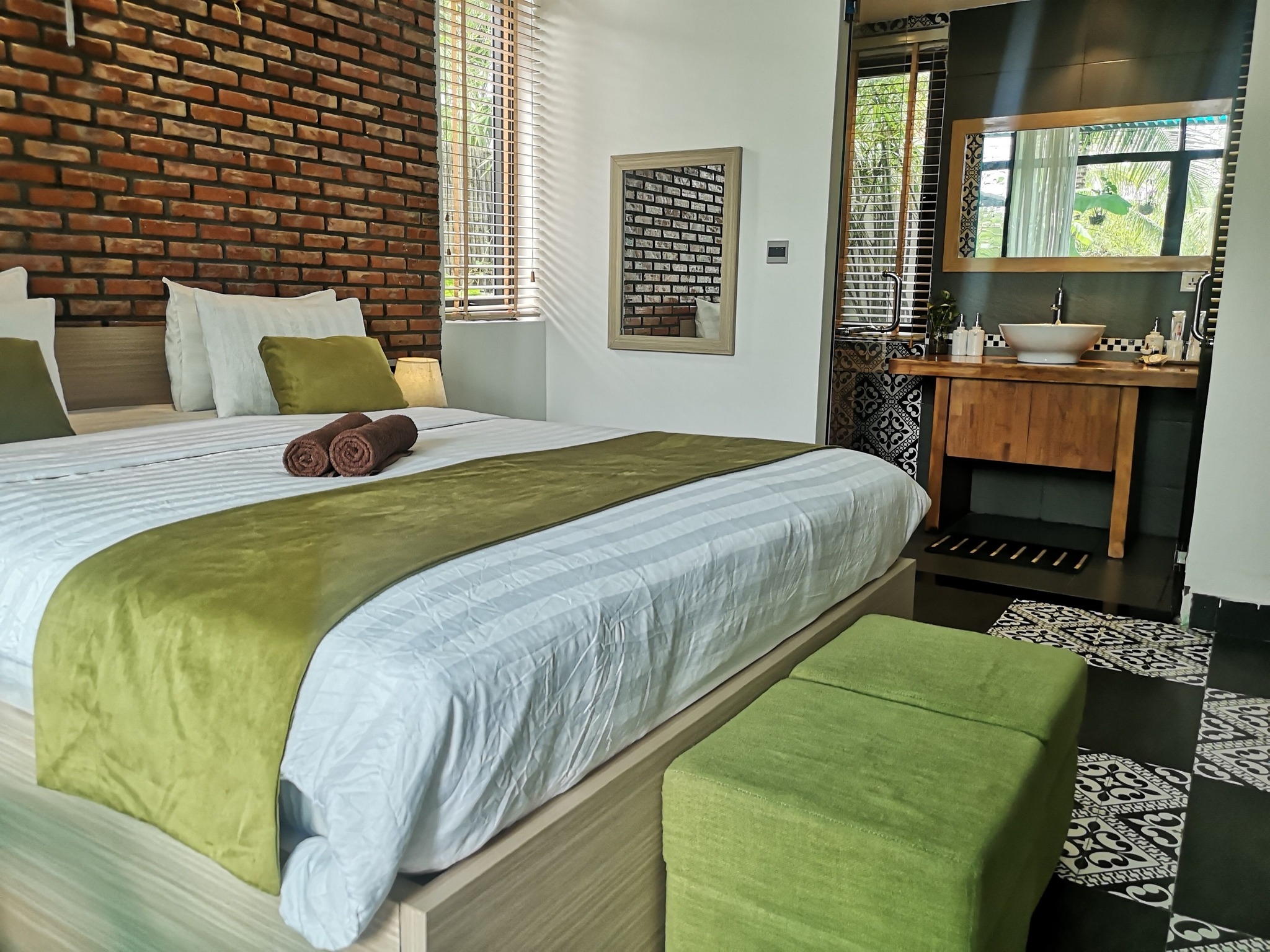 Vietnam Travel Guide 🇻🇳 | Sleeper train questions- we have booked on ...
