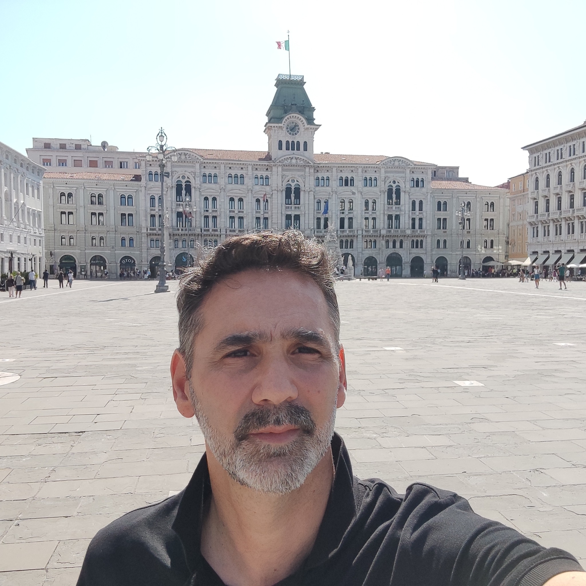 andreadelogu_fans - Il sabato è grigio nuvola, ci permettiamo di ...