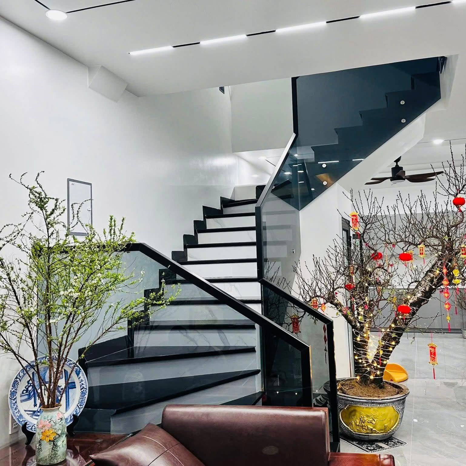 Cầu Thang Rồng Việt