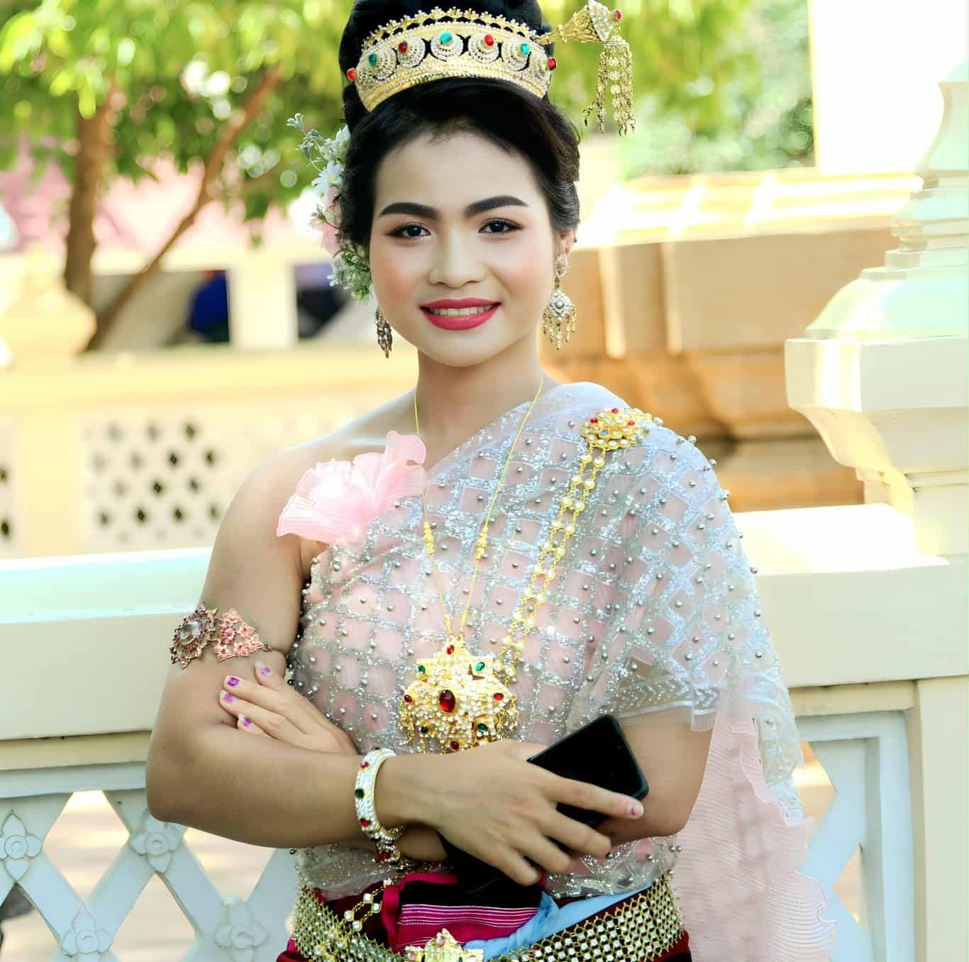 ရခိုင်မဟုပင်မဲ ရခိုင်သီချင်းလေးကြိုက်လို့ဆော့လိုက်ပီး🤭🤭🤭🤭🩷🩷🩷 | Soe Lay ...