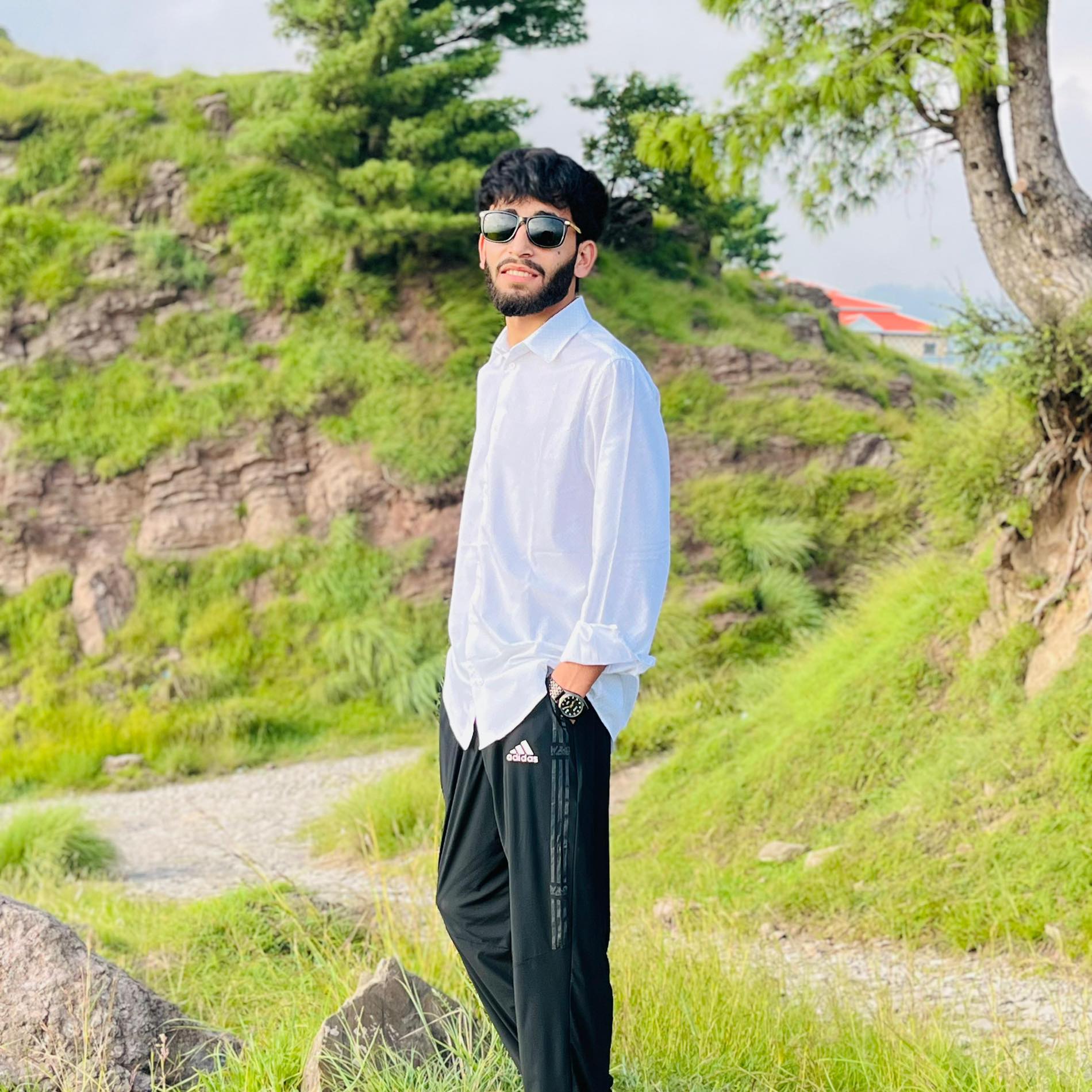 یہ جنگجو جذبے کبھی ٹھنڈے نہیں پڑتے کہ ہم نے فاختاؤں کو عقابوں سے لڑانا ...