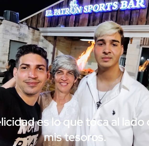 ¿Tú también te estiras el cabello o eres 100% team rizos? 👀 # ...