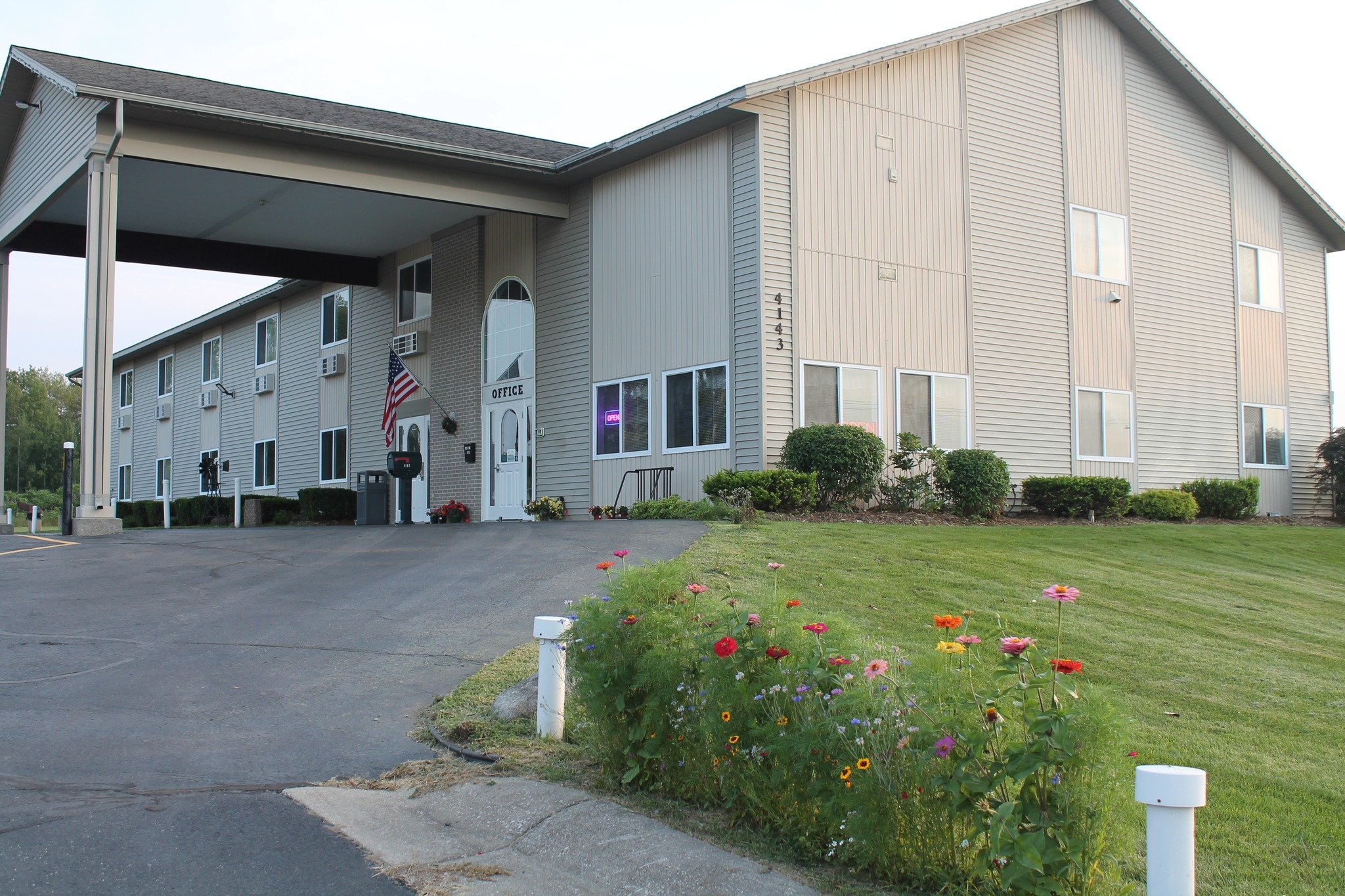 American Host Inn | Hart MI