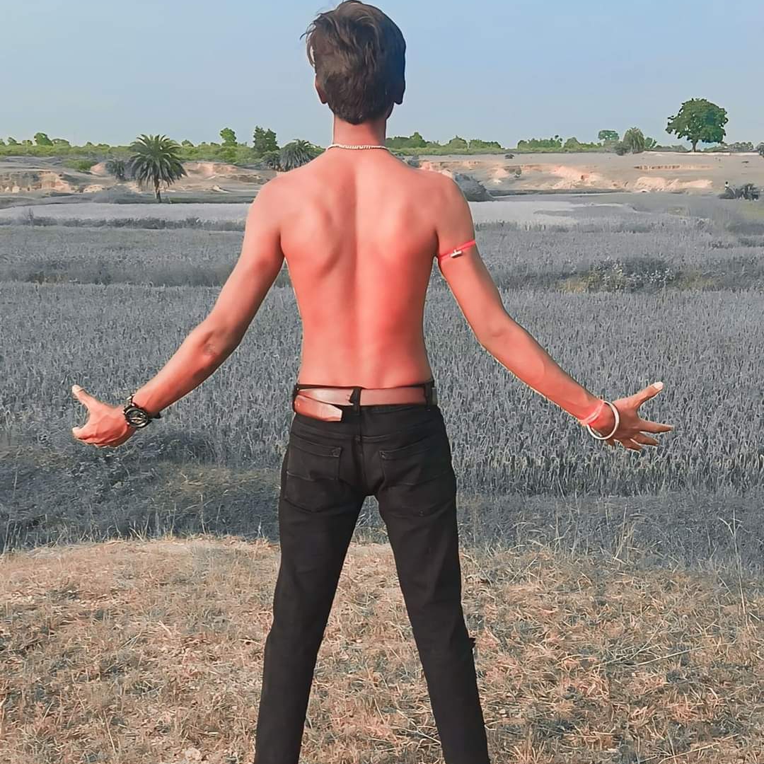 Raj Danish Zehen Look
