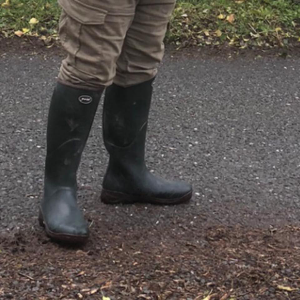 I could feel the eyesss👀 #explorepage #wellies #equestrian #boots ...