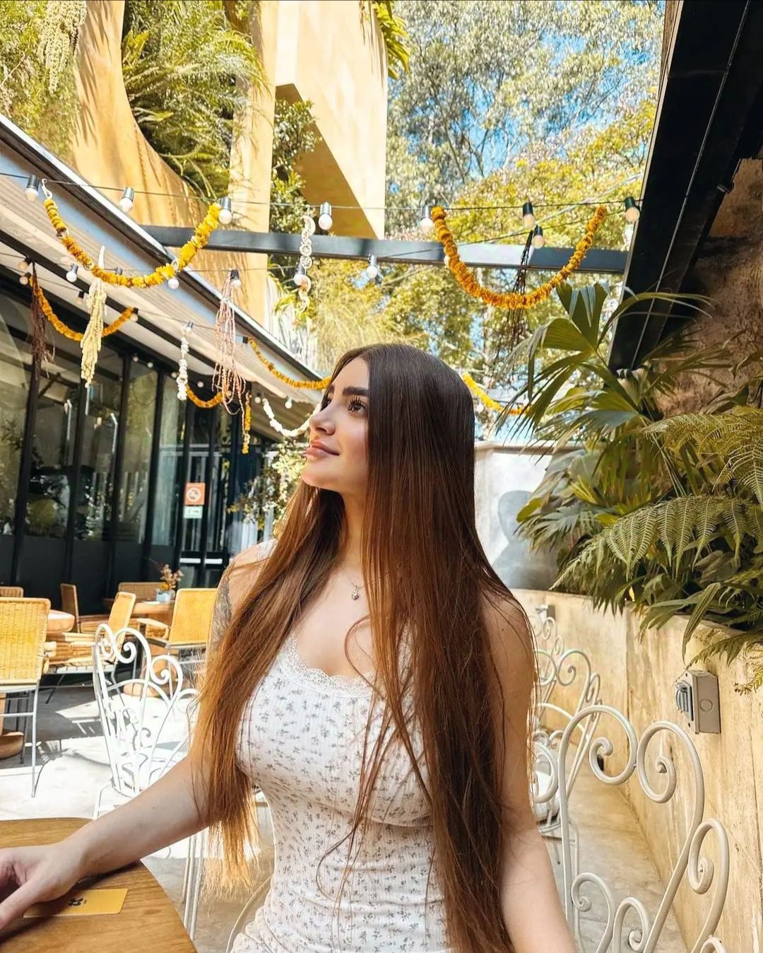 Laura Sahar | Facebook