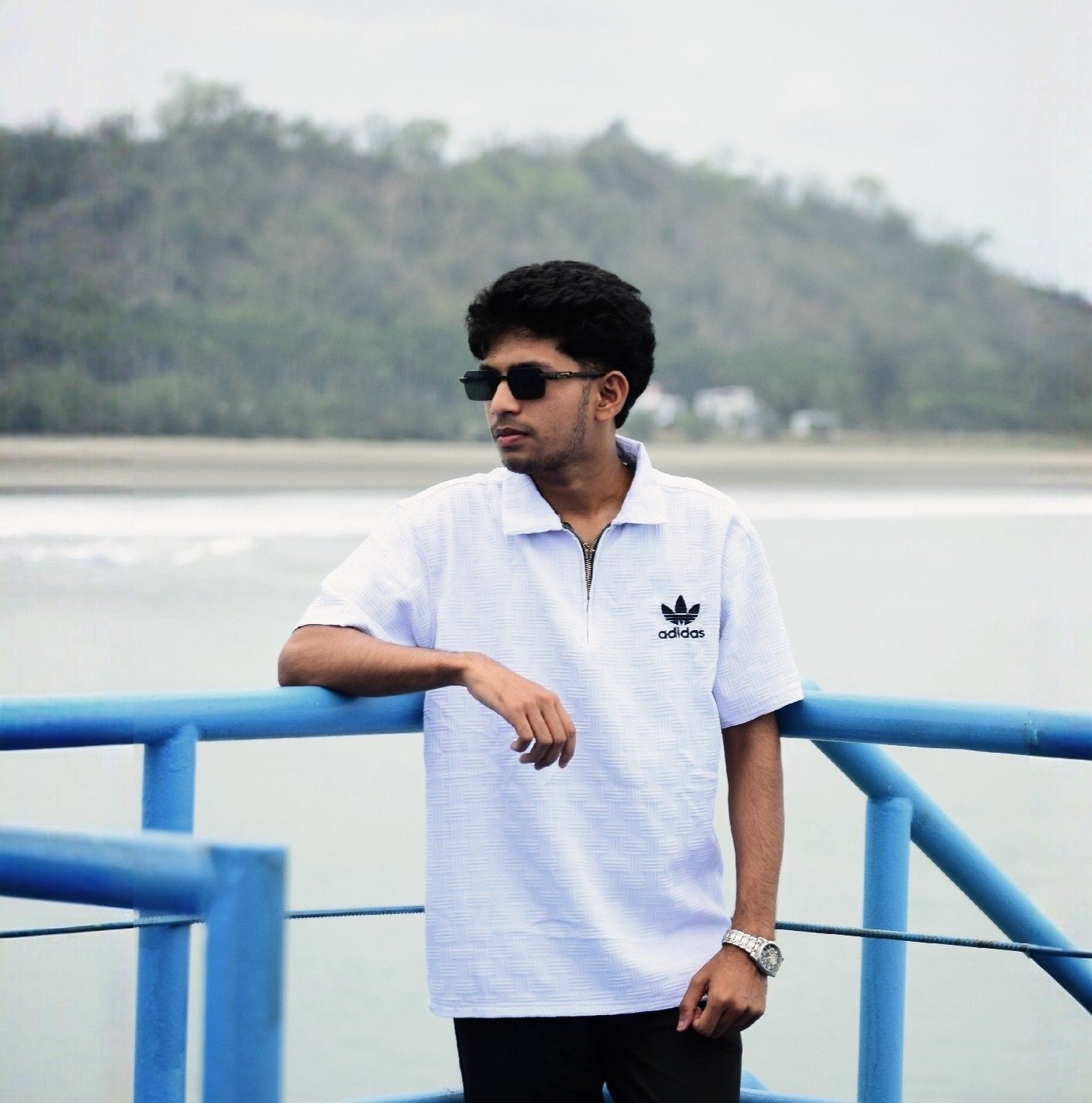 M R Amdad