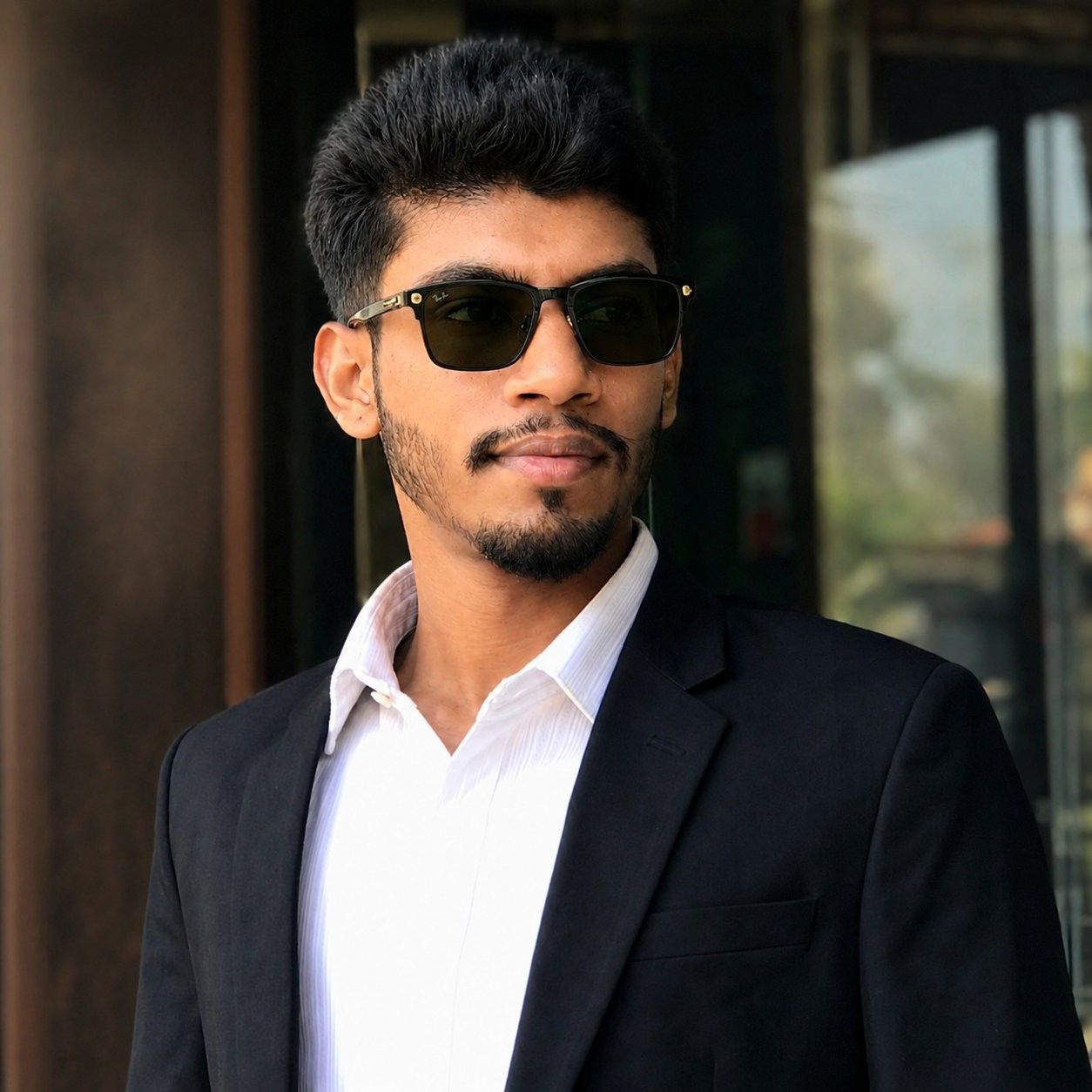জীবনে এমন কিছু সময় আসে, যখন নিজের অজান্তেই চোখের কোণে পানি জমে যায় ...