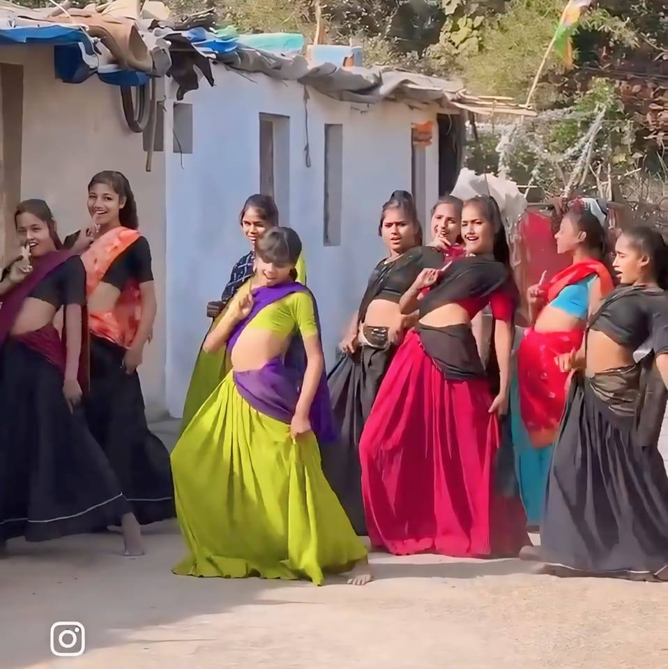 acting-dance-so-pretty-dance-desi-girls-please-follow-us