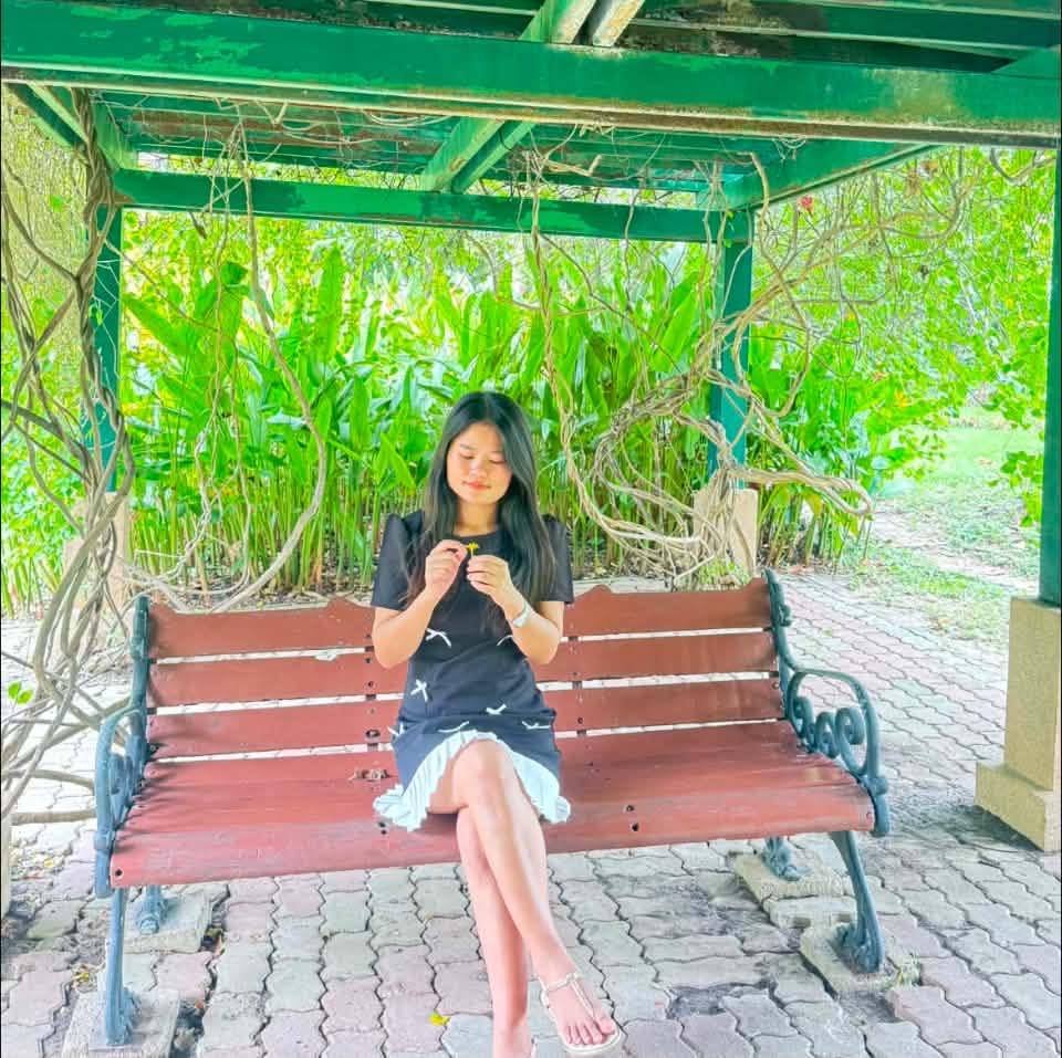 အမေရေဒီလသမီးပိုက်ဆံမပို့နိုင်သေးဘူးနော်ကားဝယ်လိုက်လို့🤭 | Ma Hel