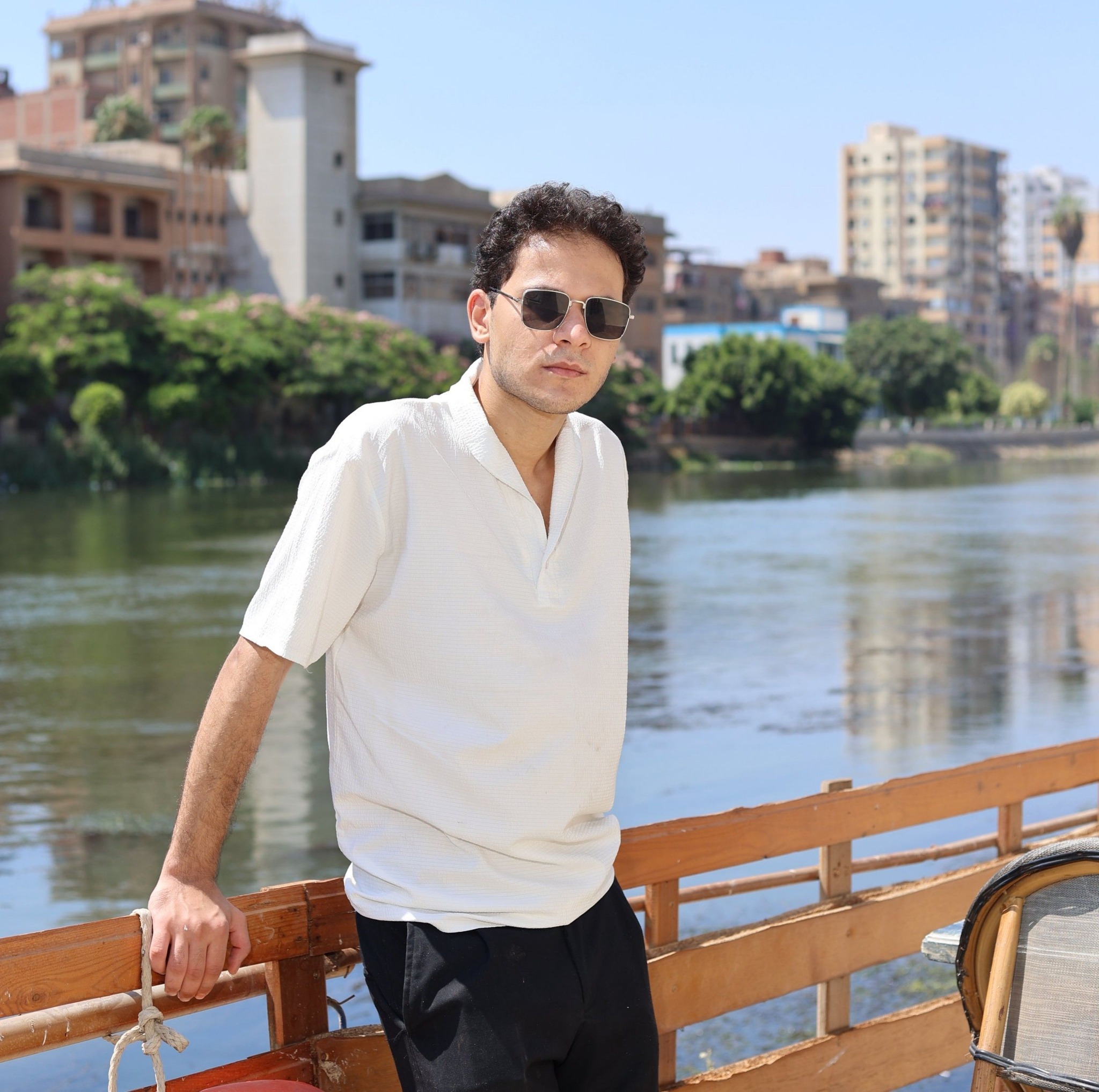 مؤ من