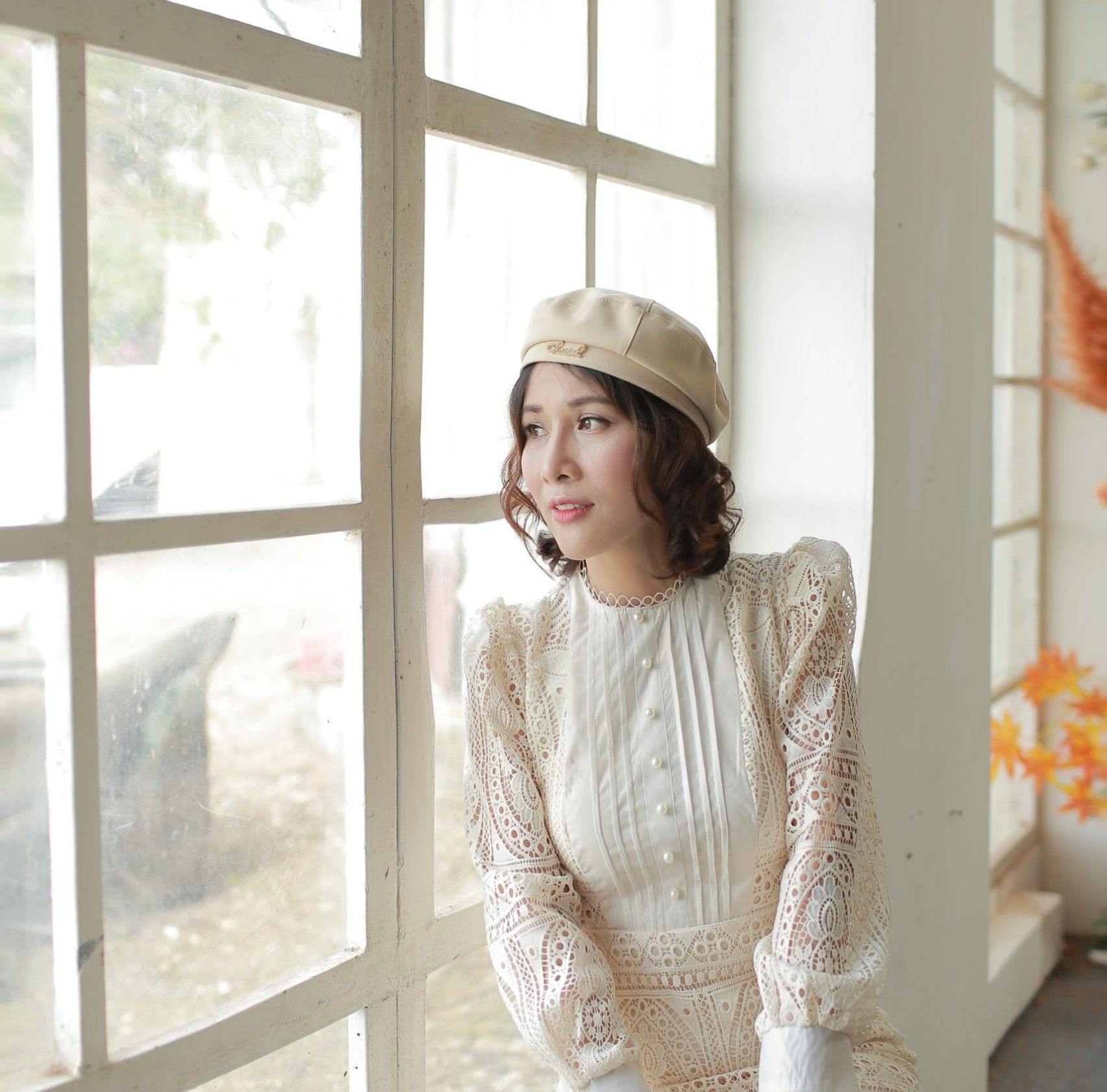 Đỏ rực một chút để đón mùa trăng. 🌙🏮 Áo quây tăm ôm dáng, có sẵn mút và ...