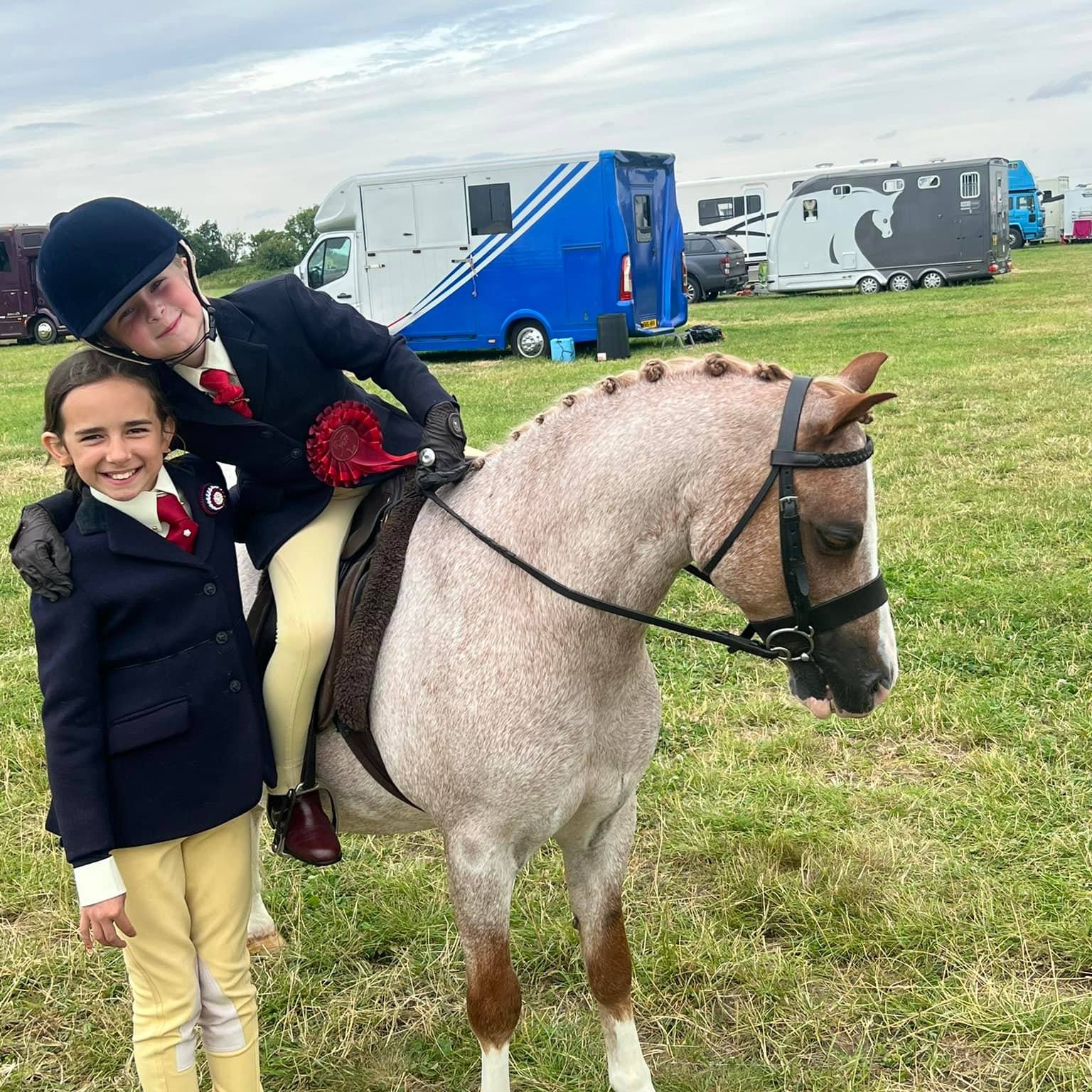 💛💜 CLEAR - LLANAI RENAISSANCE & Elizabeth Rooke 👏 Caroline Rooke | Equi ...