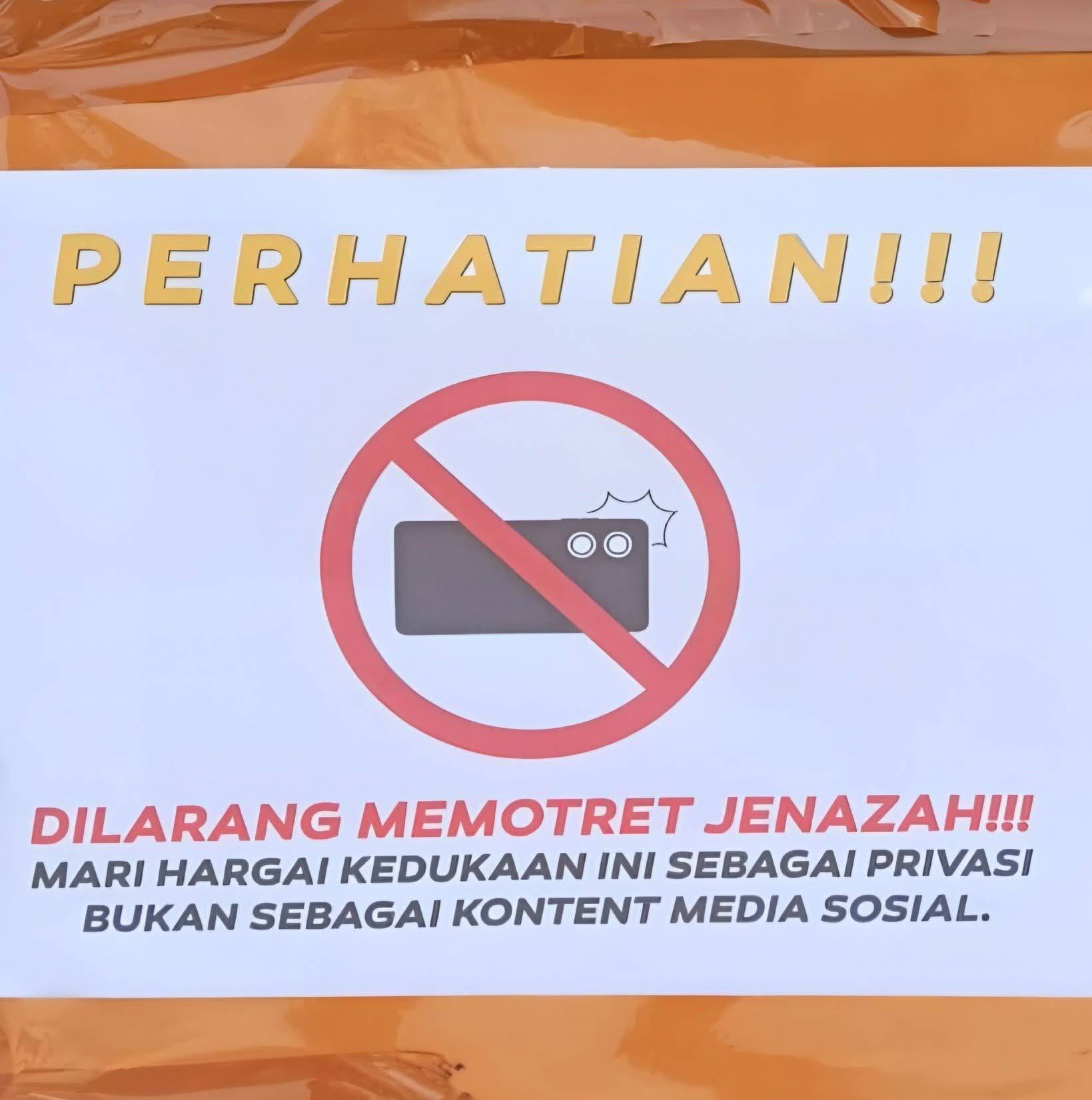Chelvi - tinggal ,kuliah ,makan ,minum ,kencinggggg ,berakkkk nikmatiii ...
