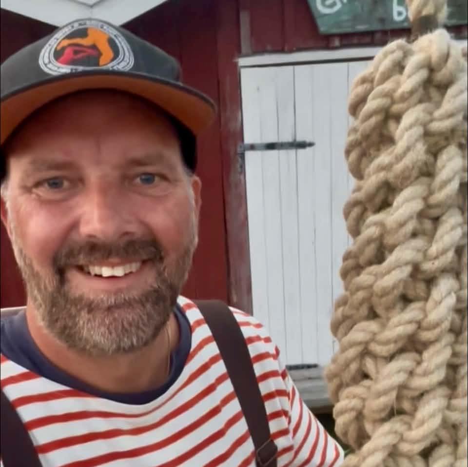 Around 60 metres of rope. Hours of handwork. Pulling, shaping ...