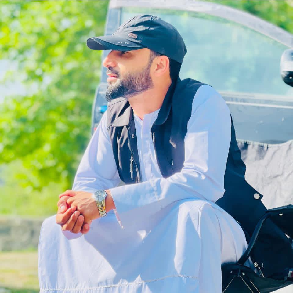 سه روزه رفته اي سي روزه حالا، زمستون رفته اي نورزه حالا، تو گفتي سر ...
