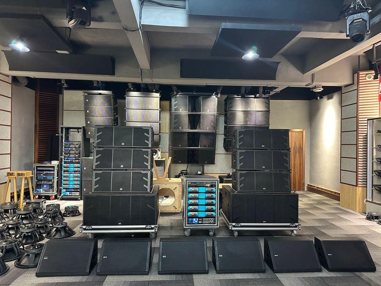 Line array in China-FAN AV Style Stage