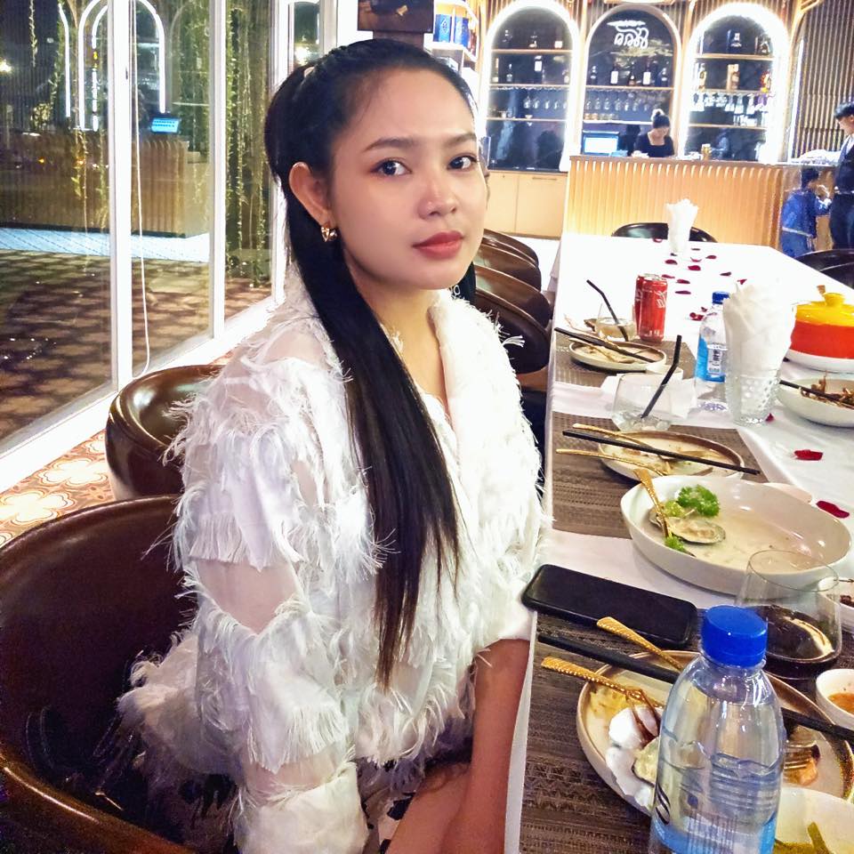 ស្រី រ័ត្ន