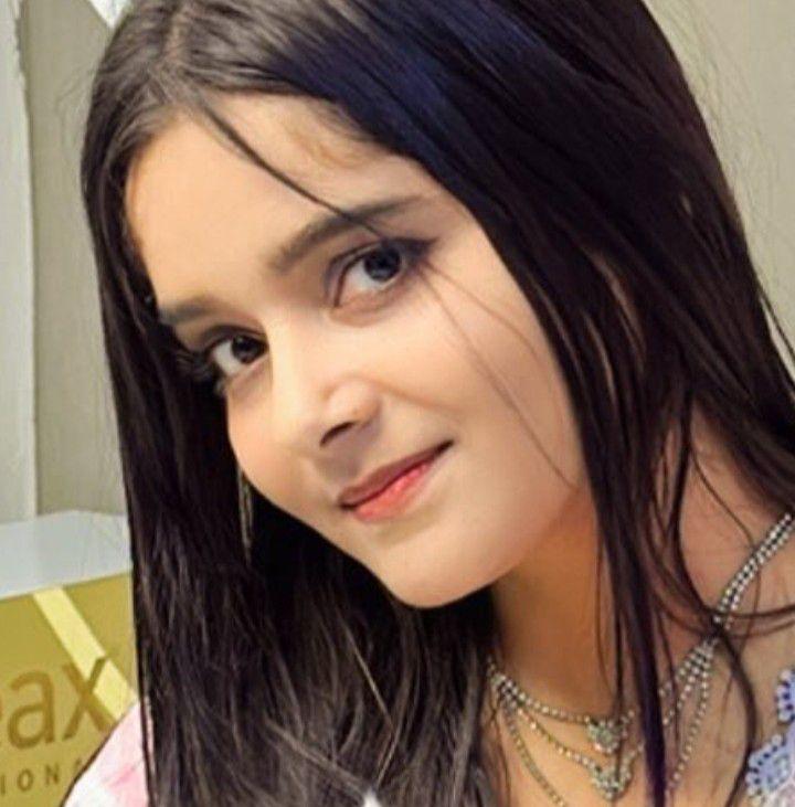 खूबसूरत लड़की 12वीं में फेल हो जाती है | Riya Rajput | Facebook