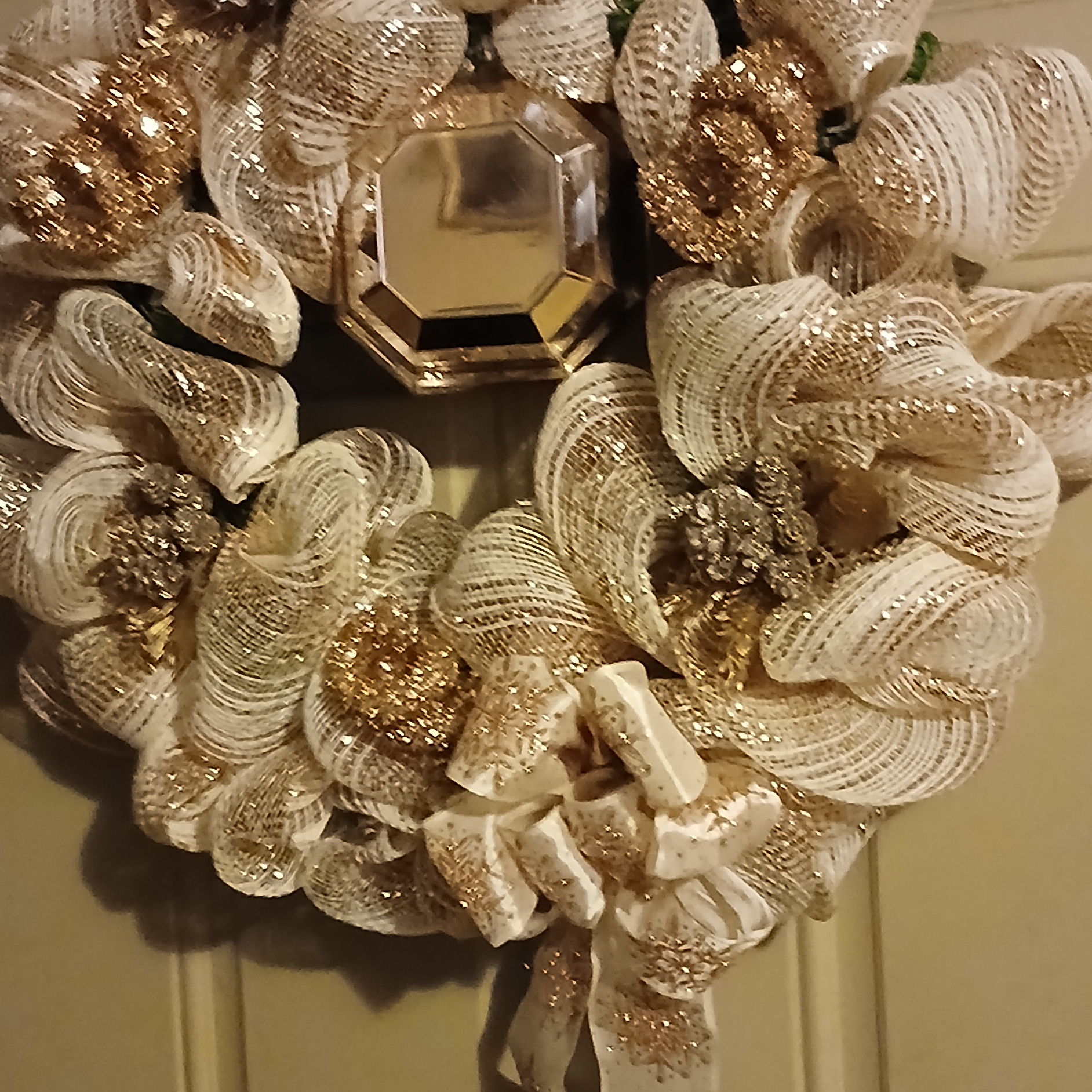 How does anyone ship there wreaths? Certain boxes? And how do you wrap ...