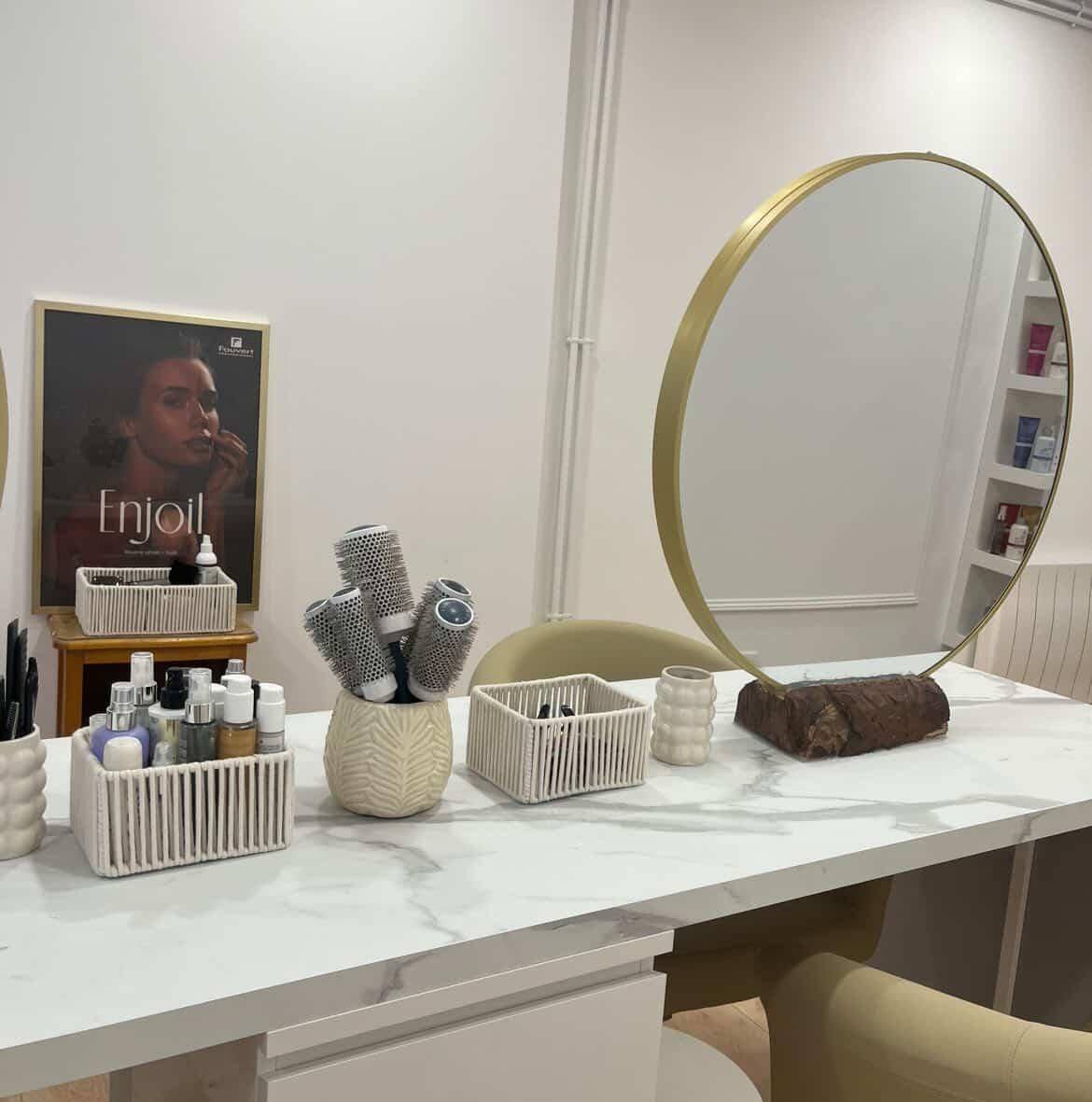 CURL DÉFINITION – FAUVERT PROFESSIONNEL 1.Shampooing → je masse le cuir ...