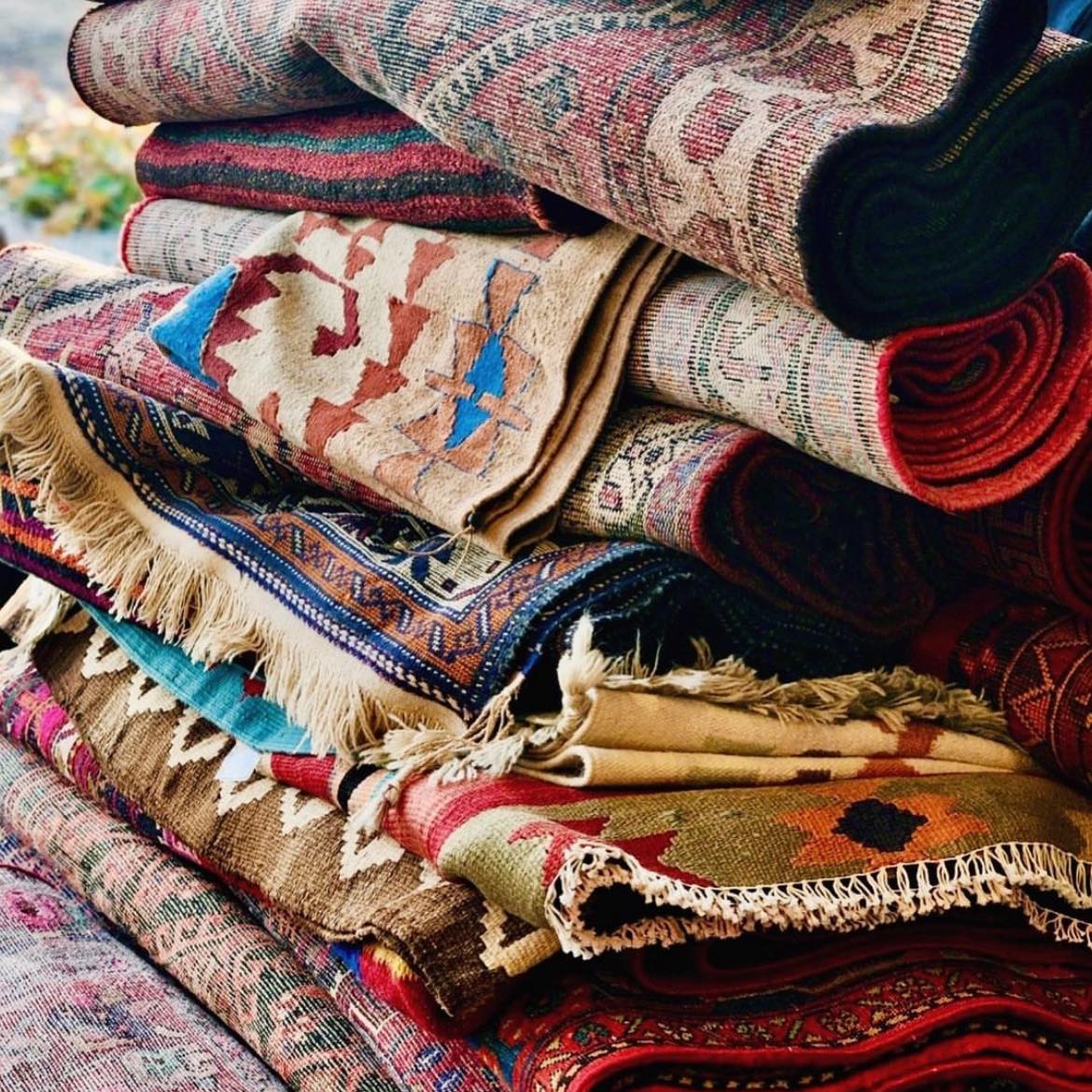Update your space with this absolutely gorgeous rug!! Add warmth and ...