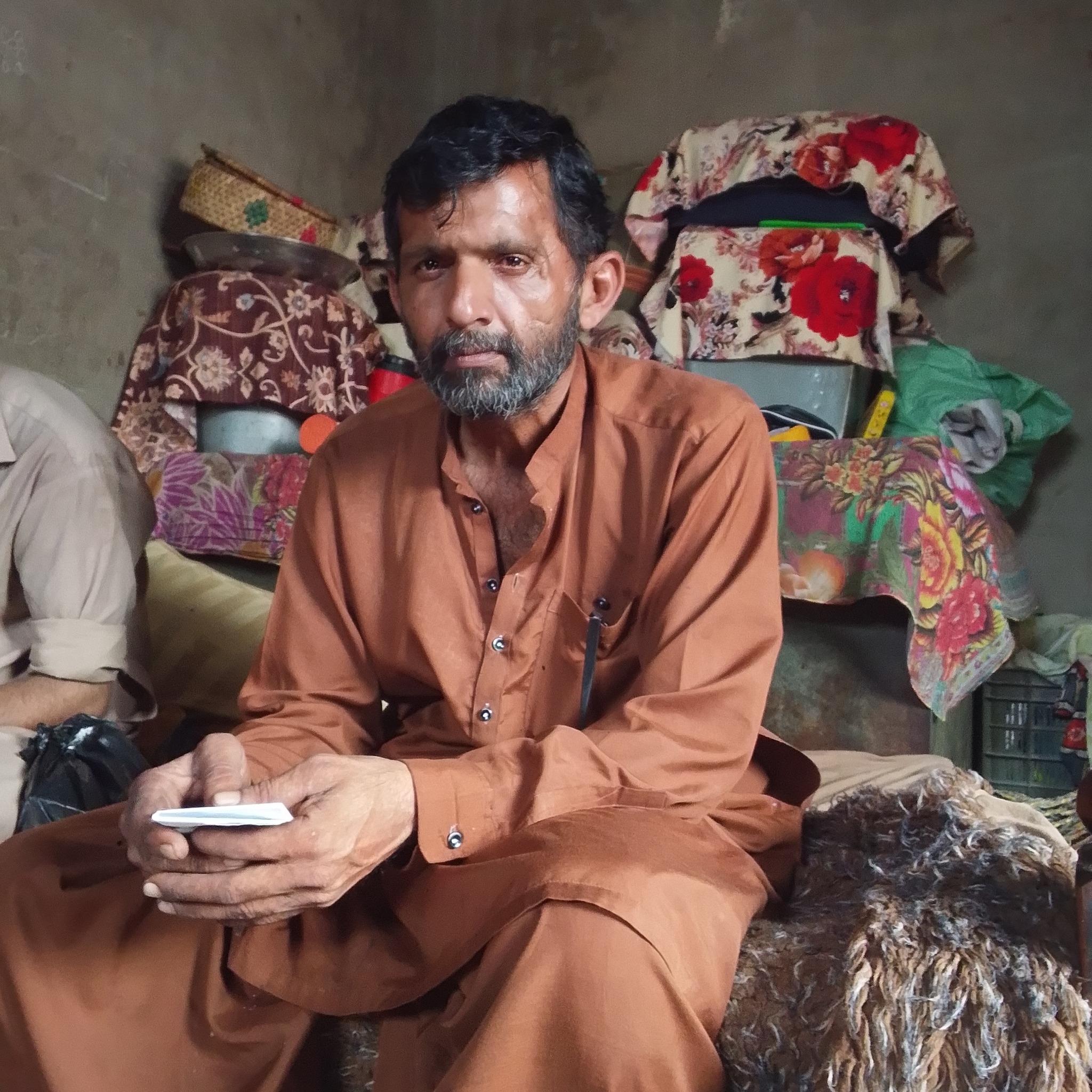 آرمي چيف ۽ اڳوڻي وزيراعظم عمران خان جي تصوير بابت پاڪستان تحريڪِ انصاف ...