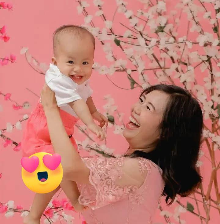 Sampai jumpa di jam 11siang ka🫶🏻 | Florencia Nathalia
