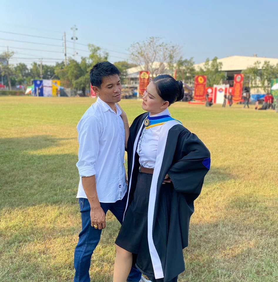 ได้ดอกไม้ละเด้อ วาเลนไทนี้ ผัวจัดให้ 5 ดอก # ️ ️ ️ ️ ขอบคุณจ้าจุฟๆ ...