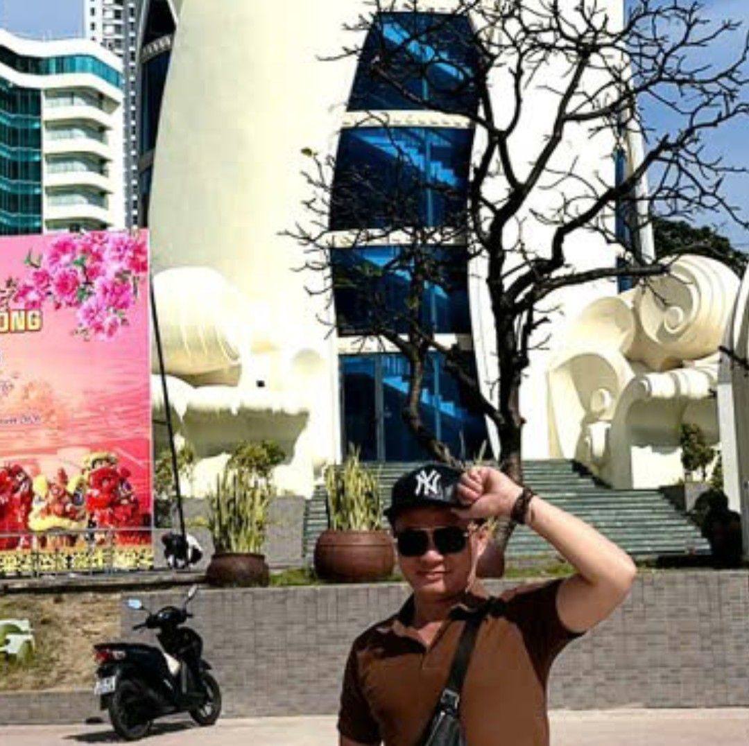 Xét váy rời bên e có nhiều màu nha mấy ní iu ,,,ní nào thít mẫu ơi ới ...